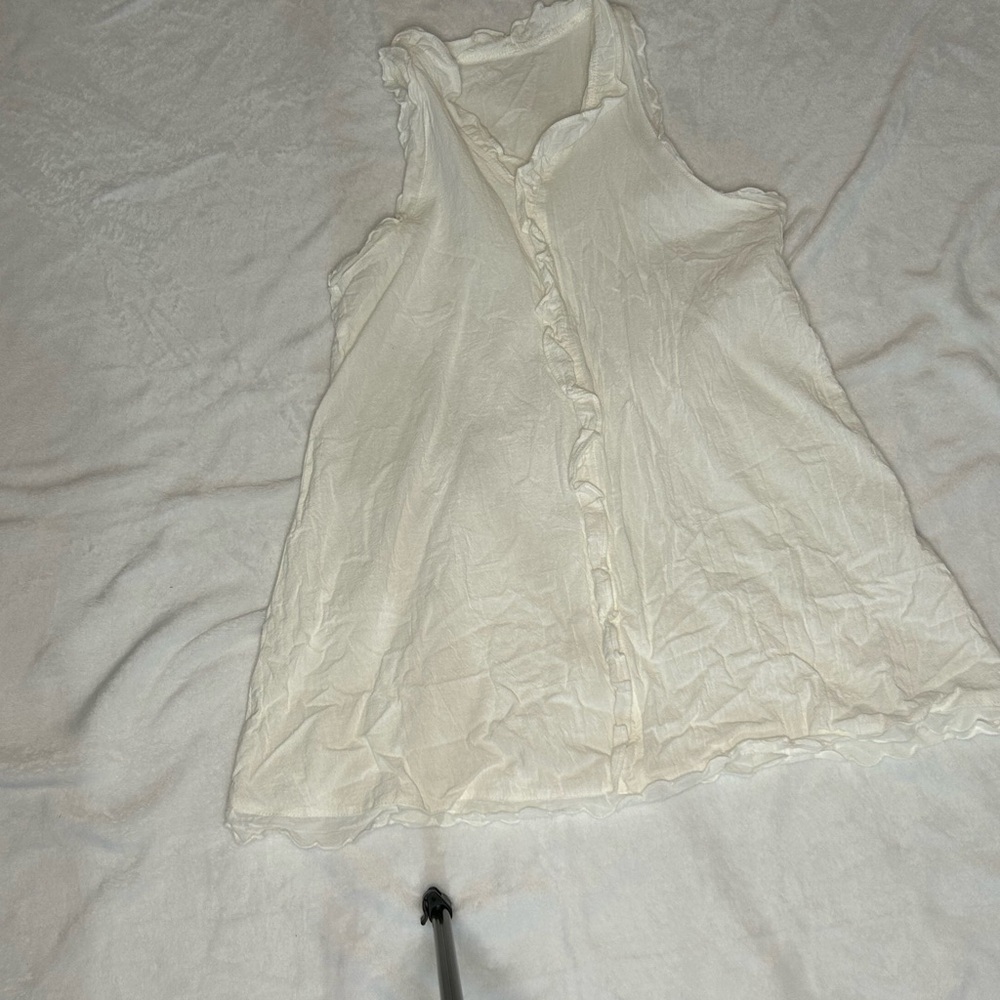 Chic Textured White Blouse - Picture 2 of 3